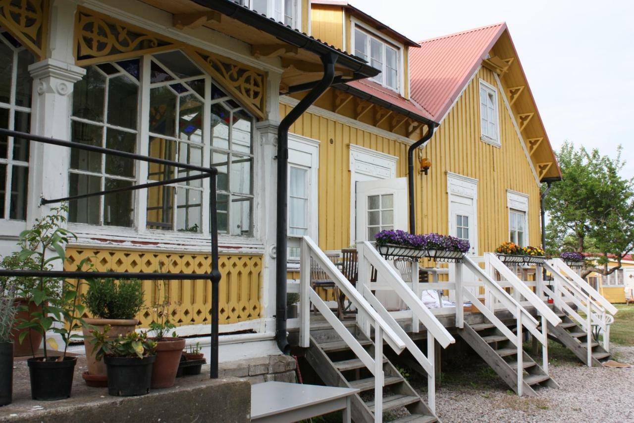 Gula Hoenan Guest House Ronehamn Esterno foto